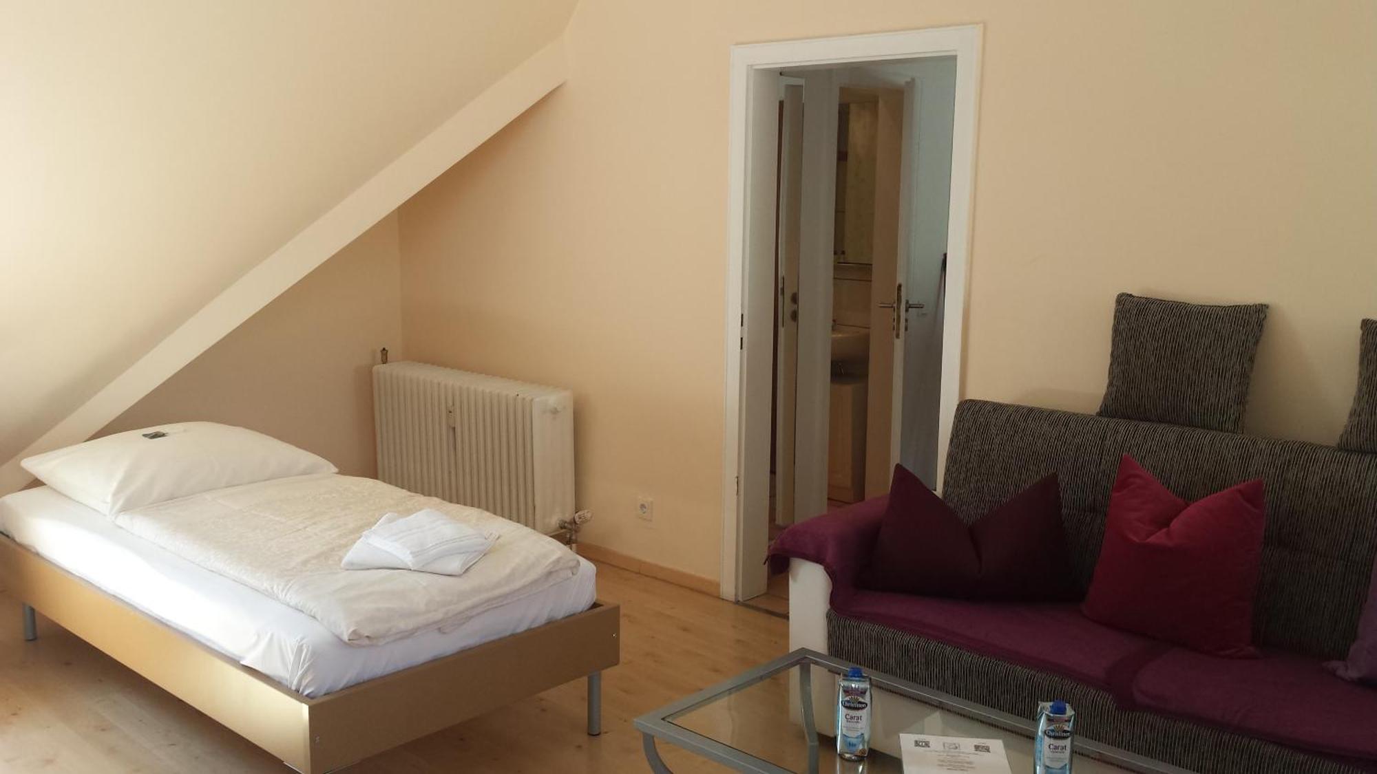 Barcelona Bed & Breakfast Düsseldorf Pokoj fotografie