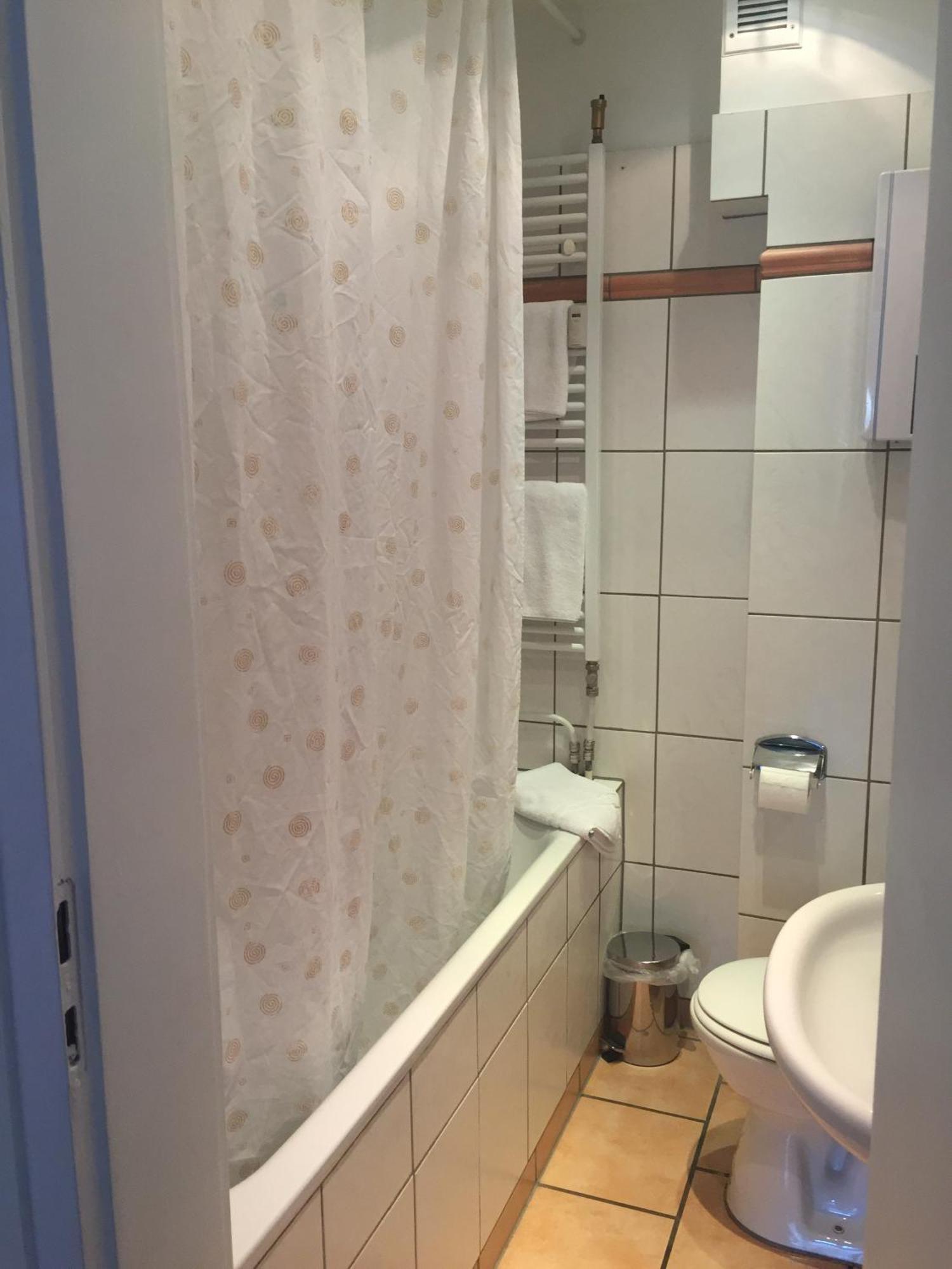 Barcelona Bed & Breakfast Düsseldorf Pokoj fotografie